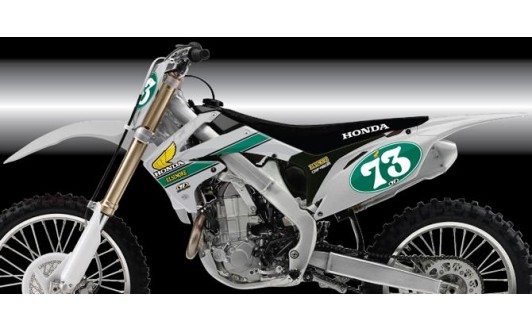 ELSINORE GRAPHIC AND METALLIC SILVER PLASTIC.